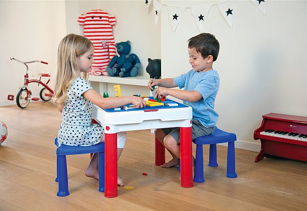 Фото 3. Детский стол для конструктора и творчества в игровую зону