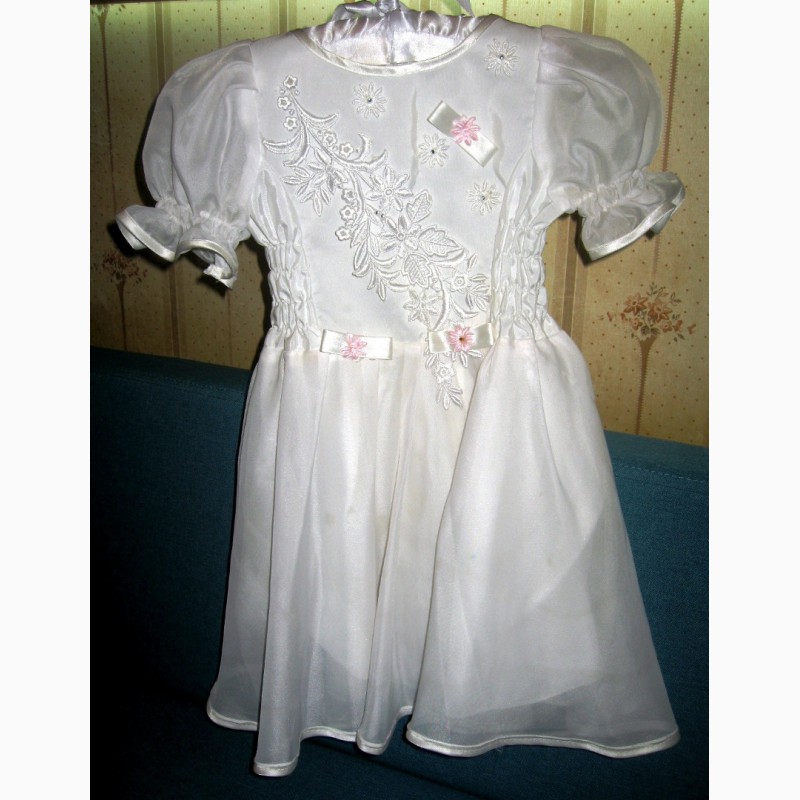 Фото 2. Белоснежное нарядное платье для девочки