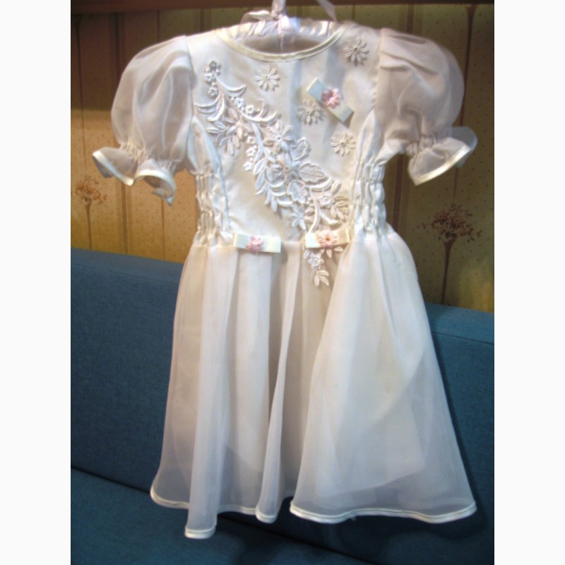 Фото 3. Белоснежное нарядное платье для девочки
