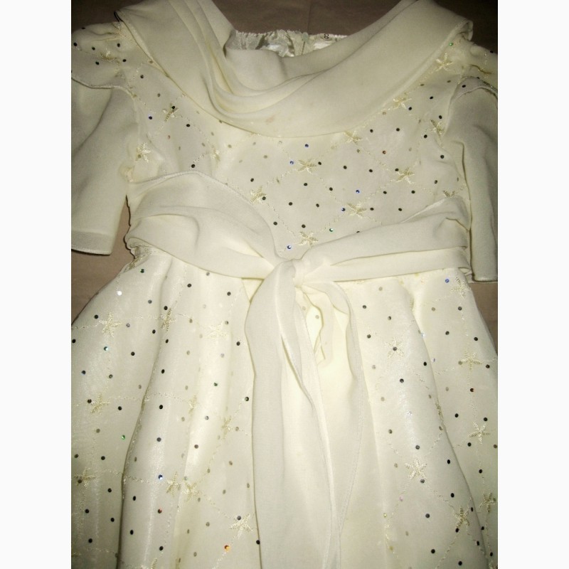 Фото 3. Нарядное платье для девочки молочного цвета