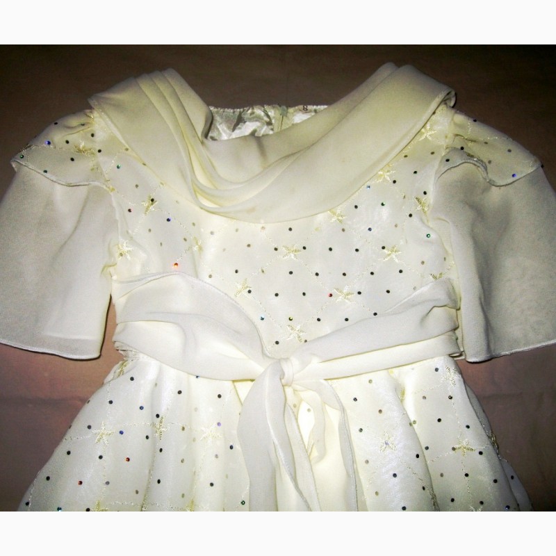 Фото 4. Нарядное платье для девочки молочного цвета