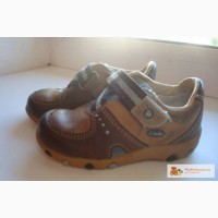 Кроссовки фирмы CLARKS