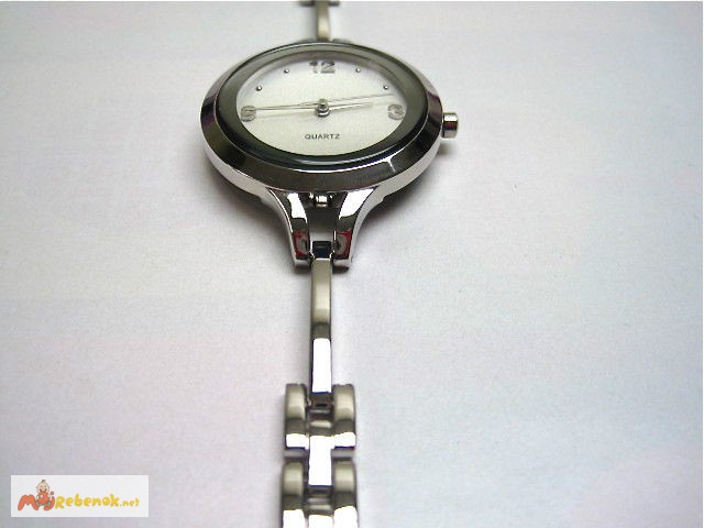 Часы женские Round Face Watch Silvertone NIB