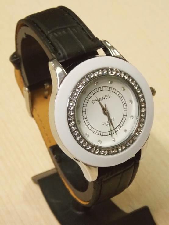 Часы женские наручные Chanel мод.8625 со стразами