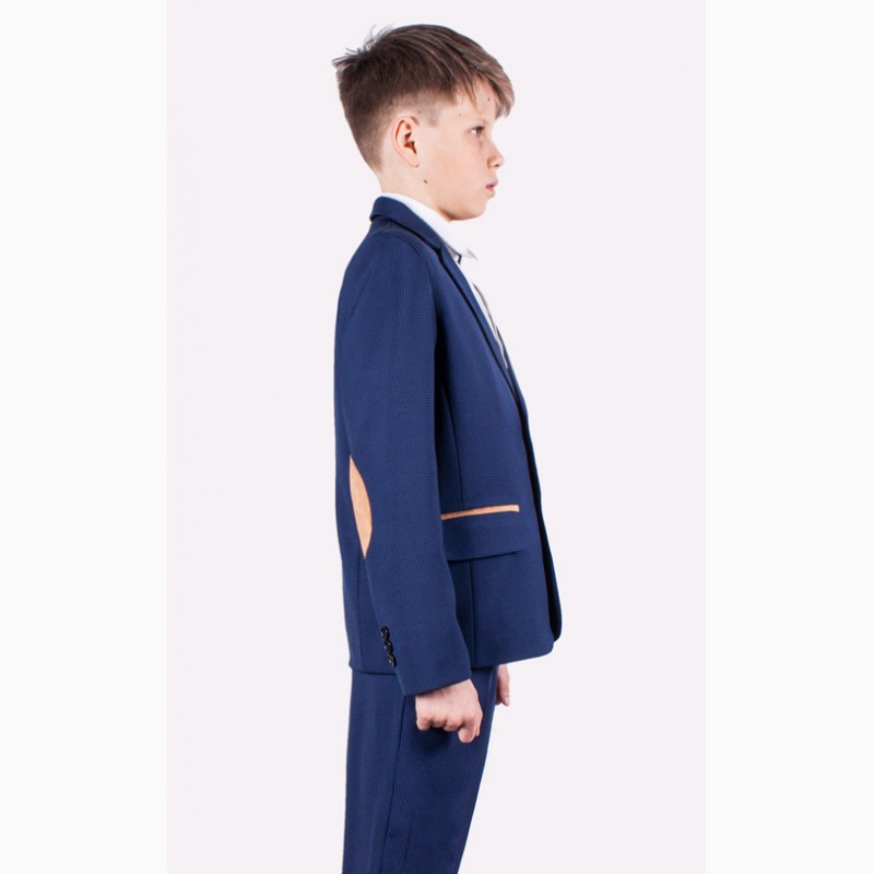 Фото 3. Школьный костюм для мальчика синего цвета с заплатками